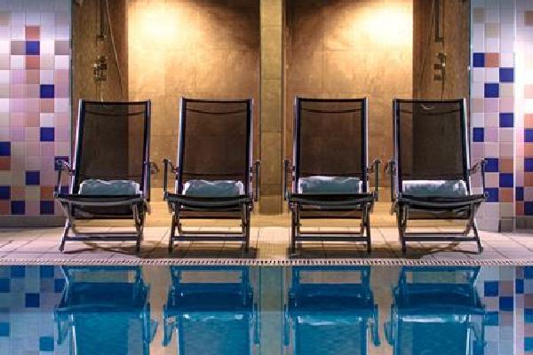 MacDonald Holyrood Stedentrip